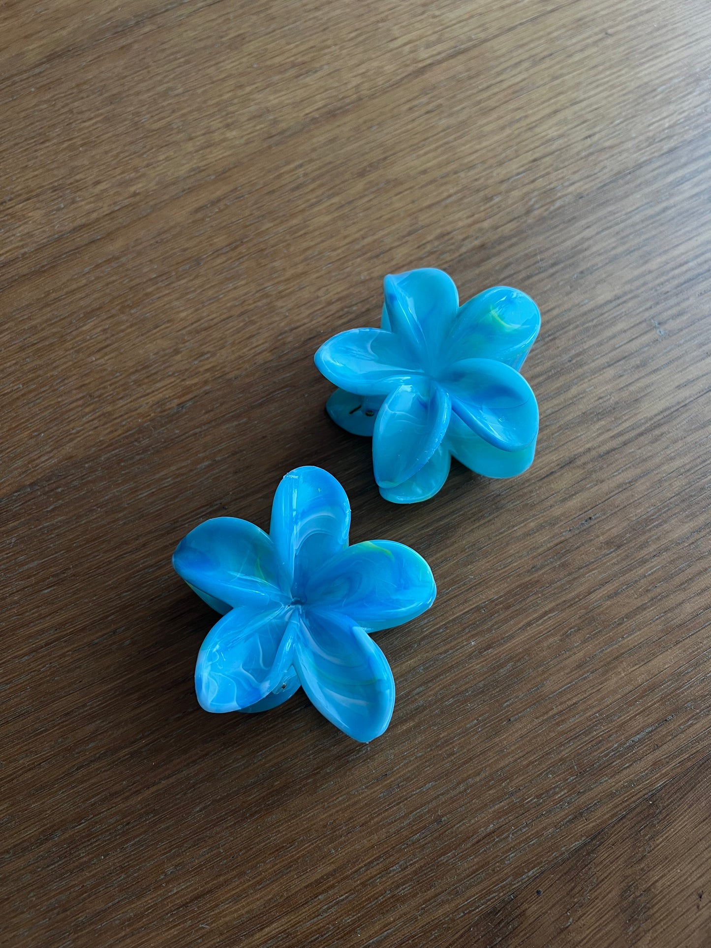 Blue flower clip